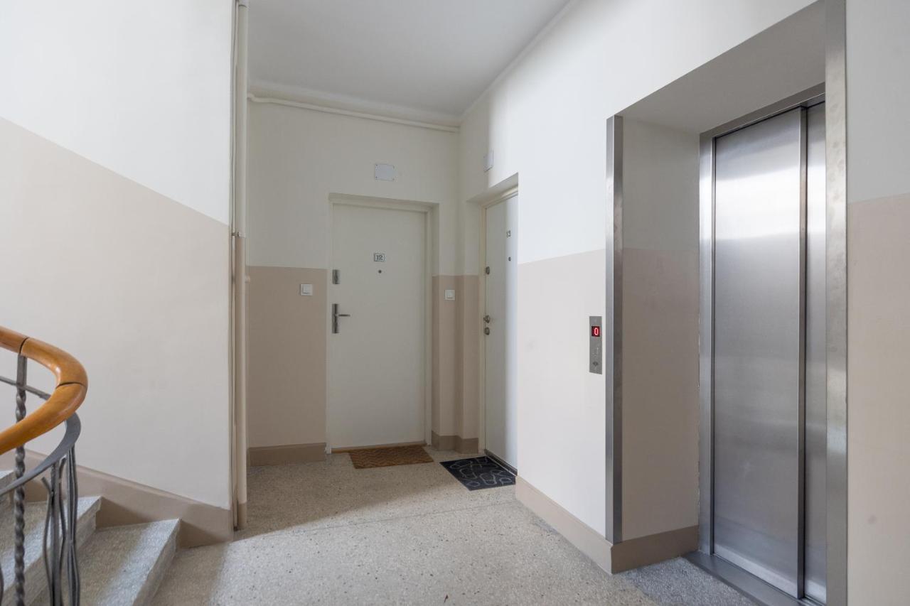 Metro Raclawicka Red Apartment Warsawa Bagian luar foto